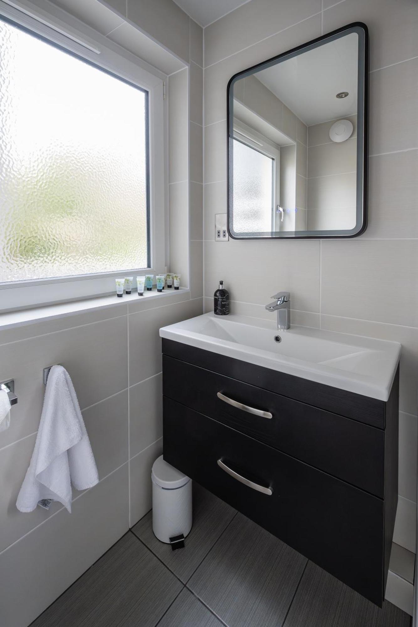 Quiet 2 Bedroom Gem In Stirling Bridge of Allan Exterior foto